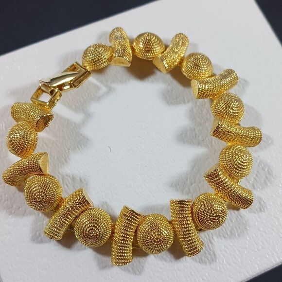 Vintage Jewelry Gold Tone Bracelet - Picture 1 of 9